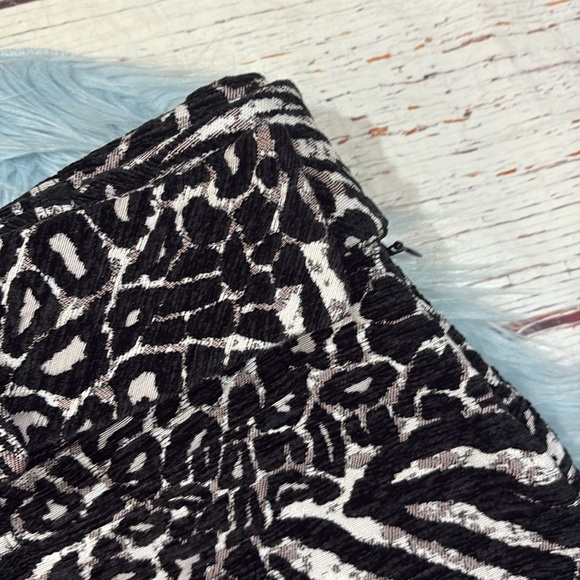 Anthropologie Maeve Low-Rise Belted Micro Mini Skirt Black & White Animal - Picture 9 of 10